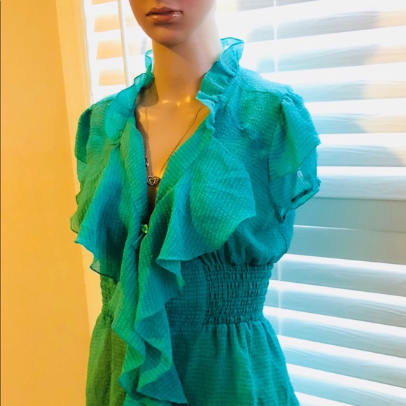 Ruffle top💚 - Picture 3 of 5